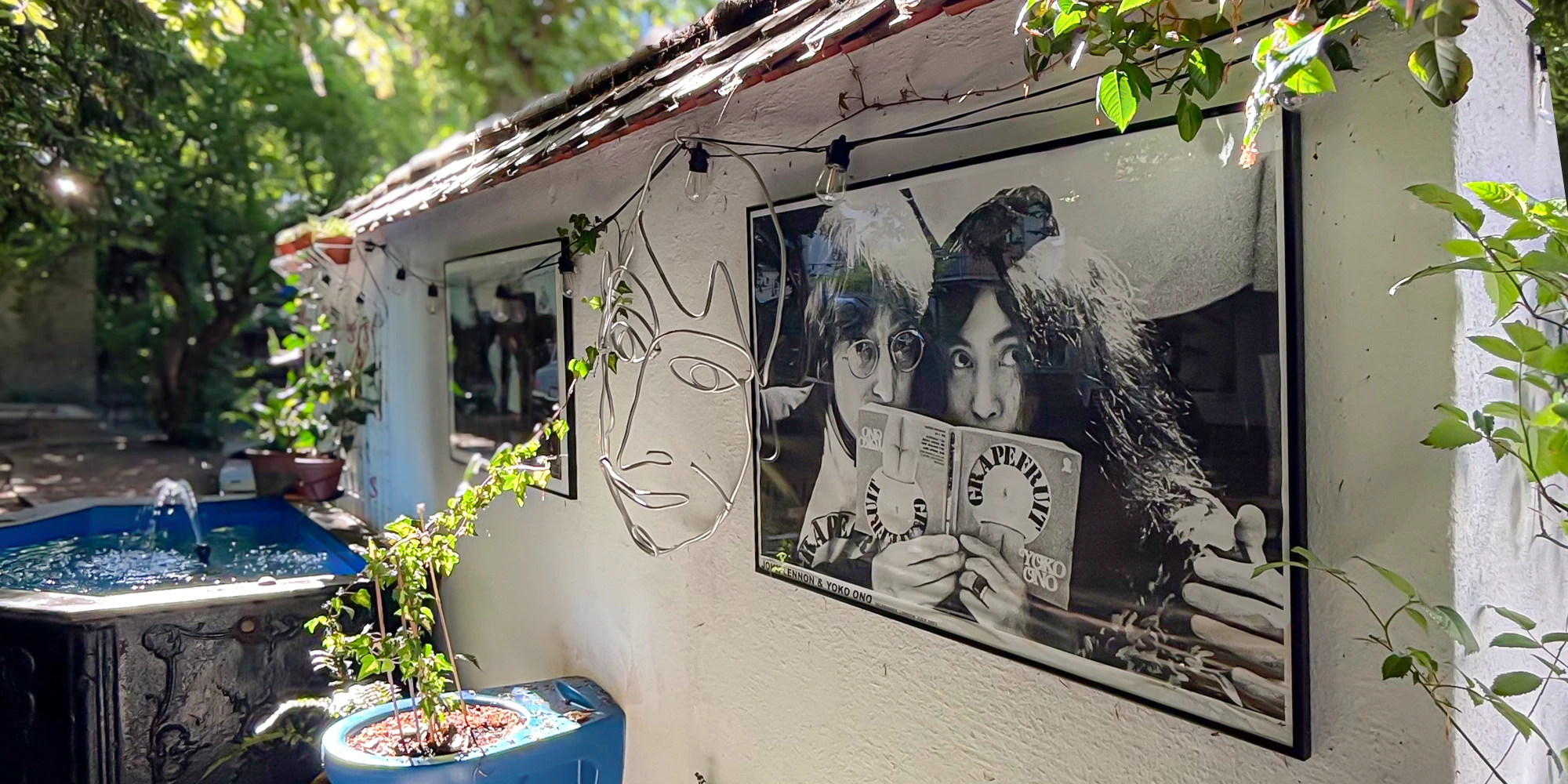 Im Garten des Aegis Café