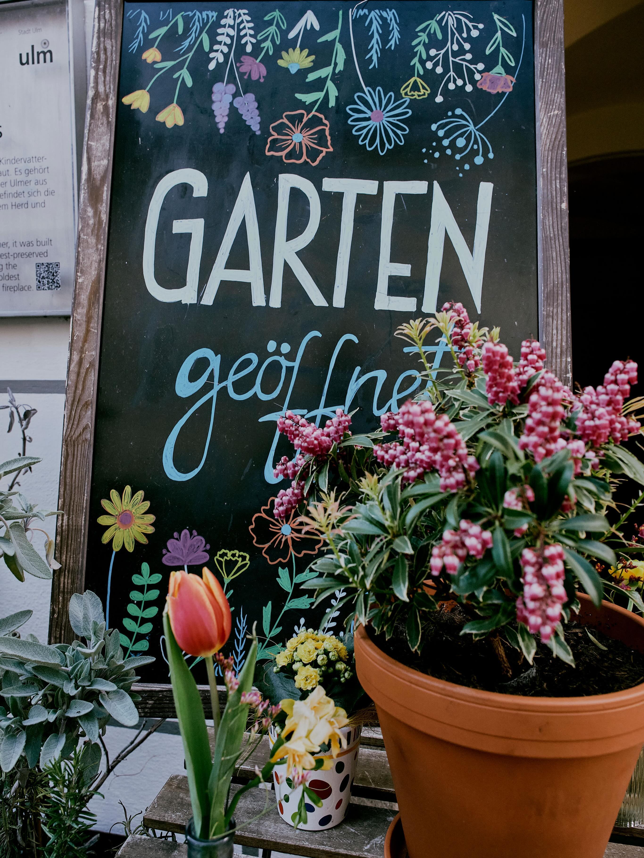 Habt ihr schon gewusst, das Aegis Café hat 365Tage, also 4745 Stunden für euch geöffnet und ist damit das am meist geöffnete indiependent Café in Ulm.

#aegiscafe #ulm #coffeeandbooks #thirdplace #bookstorecafe